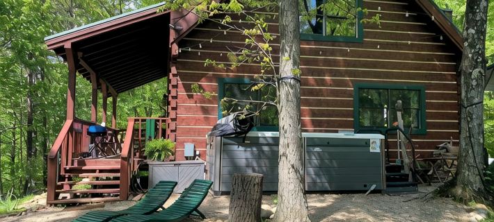 Cozy Log cabin tucked away in the Smokey Mountain, Pet friendly, Sauna, Hot Tub Hotels in Cocke County