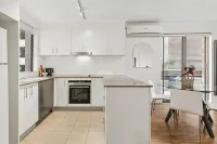 Private & airy flat in the heart of Sydney - 4-Star