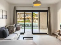 Modern Pool-Front 2BR Gouna Apt | Private Terrace - 2 stjerner