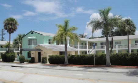 Holiday House Motel