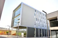 Residencia Universitaria Resa Roberto de Nobili Hotels near Galerias Unicentro