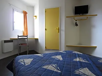HÔTEL NOCTUEL Hôtels à proximité de : Auchan Hypermarché Blois Vineuil