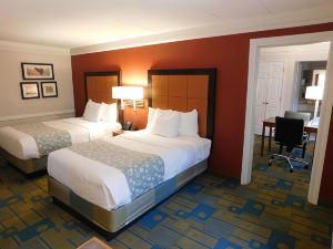 Days Inn & Suites by Wyndham Schaumburg