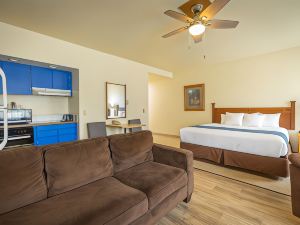 Helgeson Place Hotel & Suites