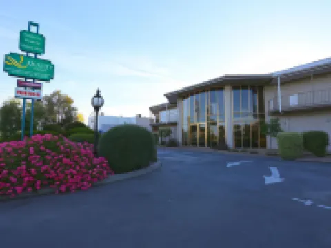 Quality Hotel Melbourne Airport Hotels in Westmeadows