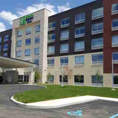 Holiday Inn Express & Suites Toledo West Hotel Exterior