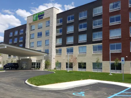 Holiday Inn Express & Suites Toledo West