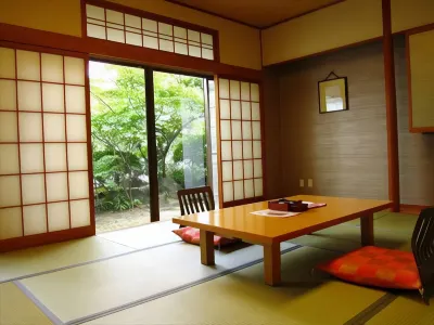 Kansuitei Kozeniya Hotels near Warabekan