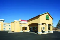 Days Inn & Suites by Wyndham Santa Rosa