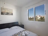 Apt. Faye, Beautiful 2Bdr Pernera Apartment