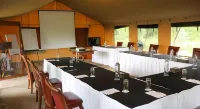 Lake Elmenteita Serena Camp Hotels in Гилджил