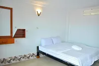 Silver Dolphin Guesthouse & Restaurant Hotels near Pa Chha Pagoda