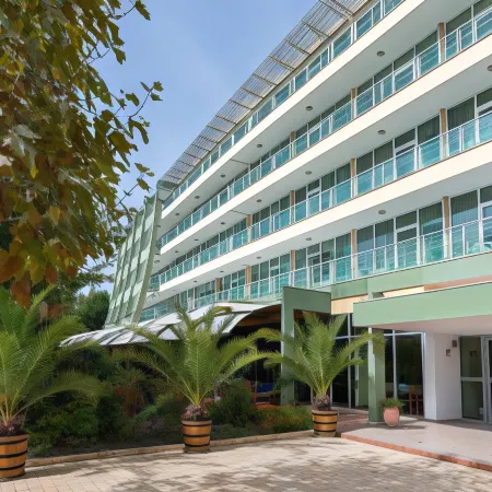 Ivana Palace Hotel - Free Parking
