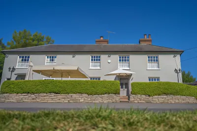 The Hawk Inn Hotels near Specsavers Opticians and Audiologists - Andover
