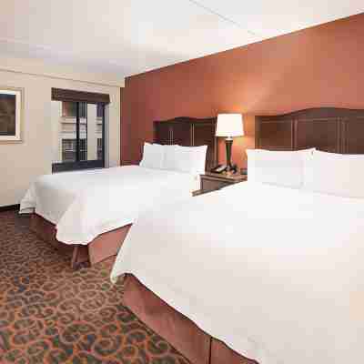 Hampton Inn Cleveland-Downtown Rooms