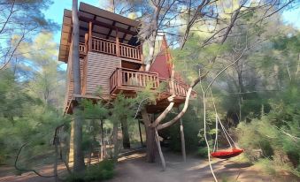 TreeHouses Ljubač Glamping Robinson