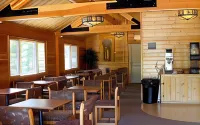 Denali Grizzly Bear Resort Hotels in McKinley Park