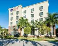 Comfort Suites Miami Airport North Отели в г. Хайалиа