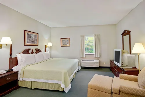 Days Inn by Wyndham Lisbon Hotels in Hanoverton