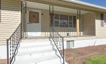 Home with Bunkroom 2 Mi to Hatfield and McCoy Trail