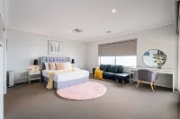 Luxury Waterfront Grand Villa in Melbourne