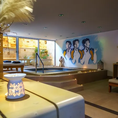 Macaris Suites & Spa