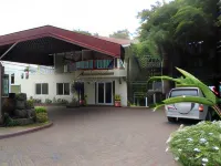 Altamont Court Hotel Hotels near Peters Rock