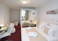 Hotel Palm Beach Hotels in Cannes