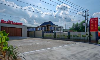 3. RedDoorz..