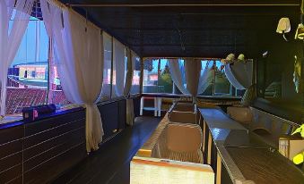 Blackberry Mini-Hotel
