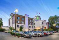 Holiday Inn Express & Suites TACOMA by IHG - parking