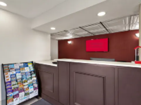 雷丁紅頂酒店 雷丁酒店