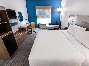 Holiday Inn Express & Suites Huntsville Airport