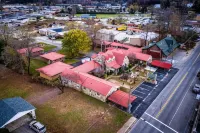 Phillips Historic Motel & Cottages