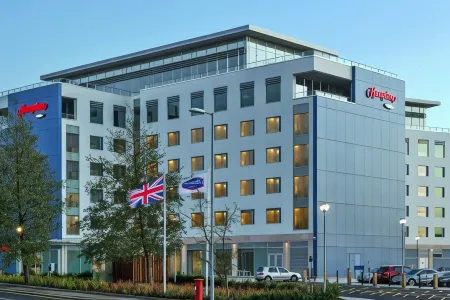 Hampton by Hilton London Luton Airport Отели рядом с достопримечательностью «Заказник Батфорд Спрингс»