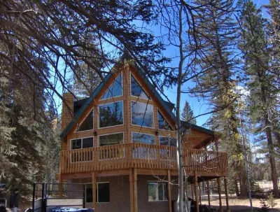 Beautiful Luxurious Cabin - The perfect getaway! Hotels near Strawberry Point