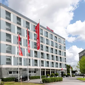 Ibis Koeln Messe Отели рядом с достопримечательностью «Станция метро Stegerwaldsiedlung»
