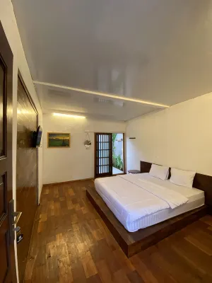 Shtepine Villas Hotels near Campervan Site Wisata Taman Anggrek
