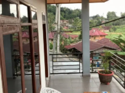 Matraville Home Stay Lake Toba Hoteles en Simanindo