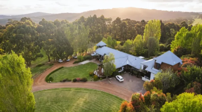 Chimes Spa Retreat Hotels near Brumbies Run