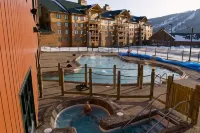 Hope Lake Lodge & Indoor Waterpark Hotels in Virgil