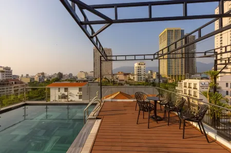 Derive Boutique Villa & Apartment Da Nang Отели рядом с достопримечательностью «Danang Architecture University»