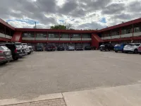 Dauphin Inn Express - Motels