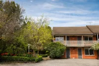 Elizabethan Lodge Hotels near Enrik's Cafe and Restaurant