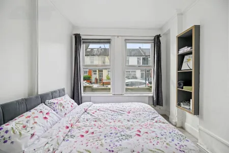 Cosy Tottenham Apartment Sleeps 4