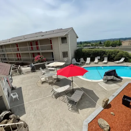 Sunnyside Inn and Suites