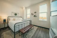 Sleeps 7 ~ Near Ice Rink ~ Netflix ~ Triple Bunk