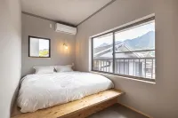 Coliving & Cafe Sando Hotel di Osakikamijima
