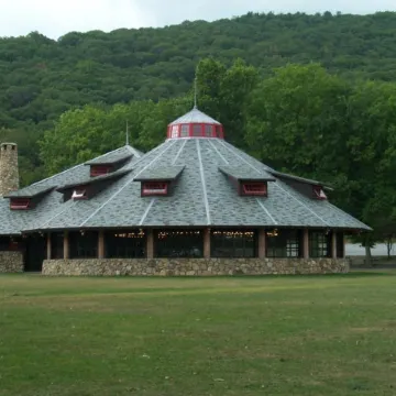 Overlook Lodge and Stone Cottages at Bear Mountain