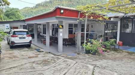 Harisha Homestay Sawah Lunto Syariah Redpartner Отели рядом с достопримечательностью «NUSA INDAH playkids»